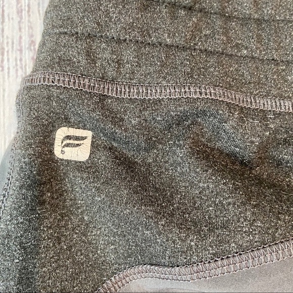 Fabletics Gray Lightweight Capri.  Size Small. EUC - Picture 11 of 13